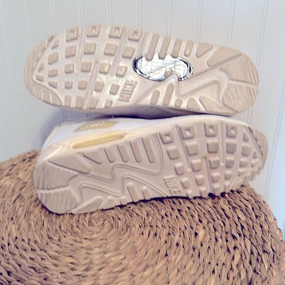 Nike Air Max White Sneakers - 5Y - Good Condition - Picture 10 of 11